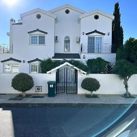 Beautiful 5 Bed With Pool Perivolia tou Trikomou