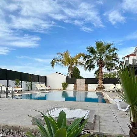 Beautiful 5 Bed With Pool فيلة *