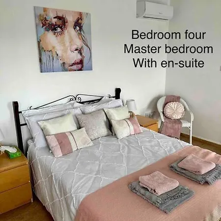 Beautiful 5 Bed With Pool فيلة *