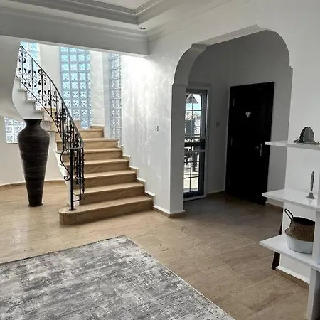 فيلة Beautiful 5 Bed With Pool