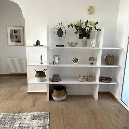 Beautiful 5 Bed With Pool Perivolia tou Trikomou