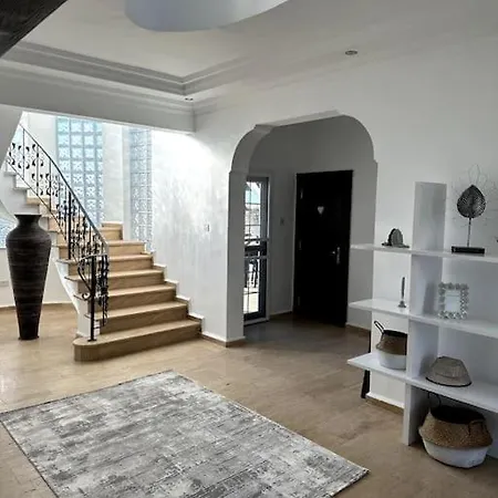 Beautiful 5 Bed With Pool *