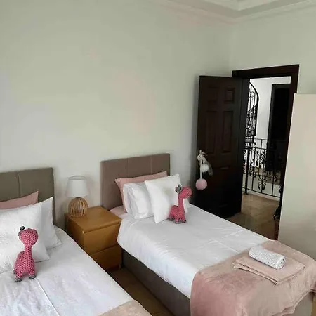 Beautiful 5 Bed With Pool