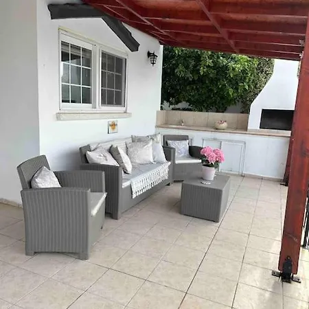 Villa Beautiful 5 Bed With Pool *