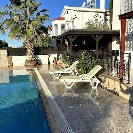 Villa Beautiful 5 Bed With Pool *